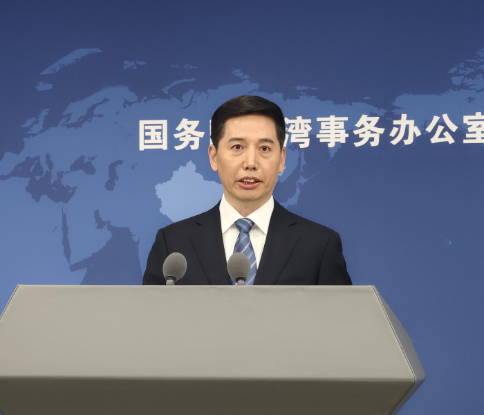 12月24日上午，国务院台办举行例行新闻发布会。发言人彭庆恩就近期两岸热点问题回答记者提问。