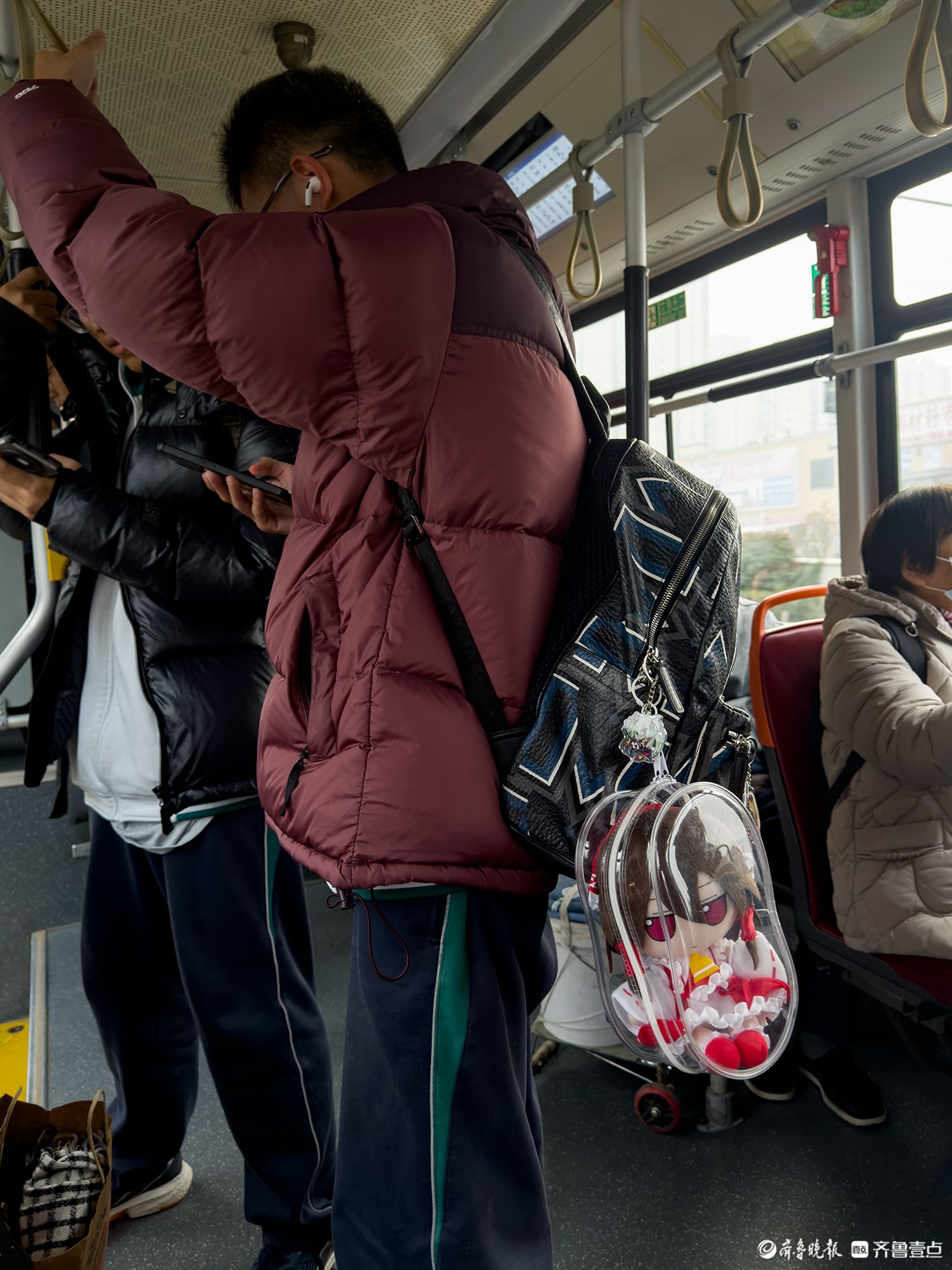 今视角|书包上的 “放学伙伴”