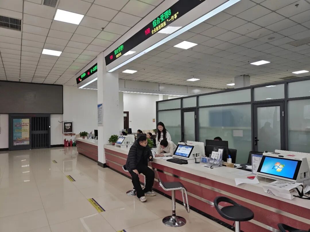 菏泽市场监管局驻市政务服务中心窗口以高效服务优化营商环境