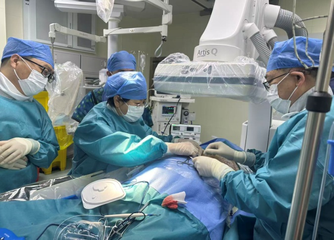 济南市第四人民医院完成国内首批血管外“智能除颤器”植入