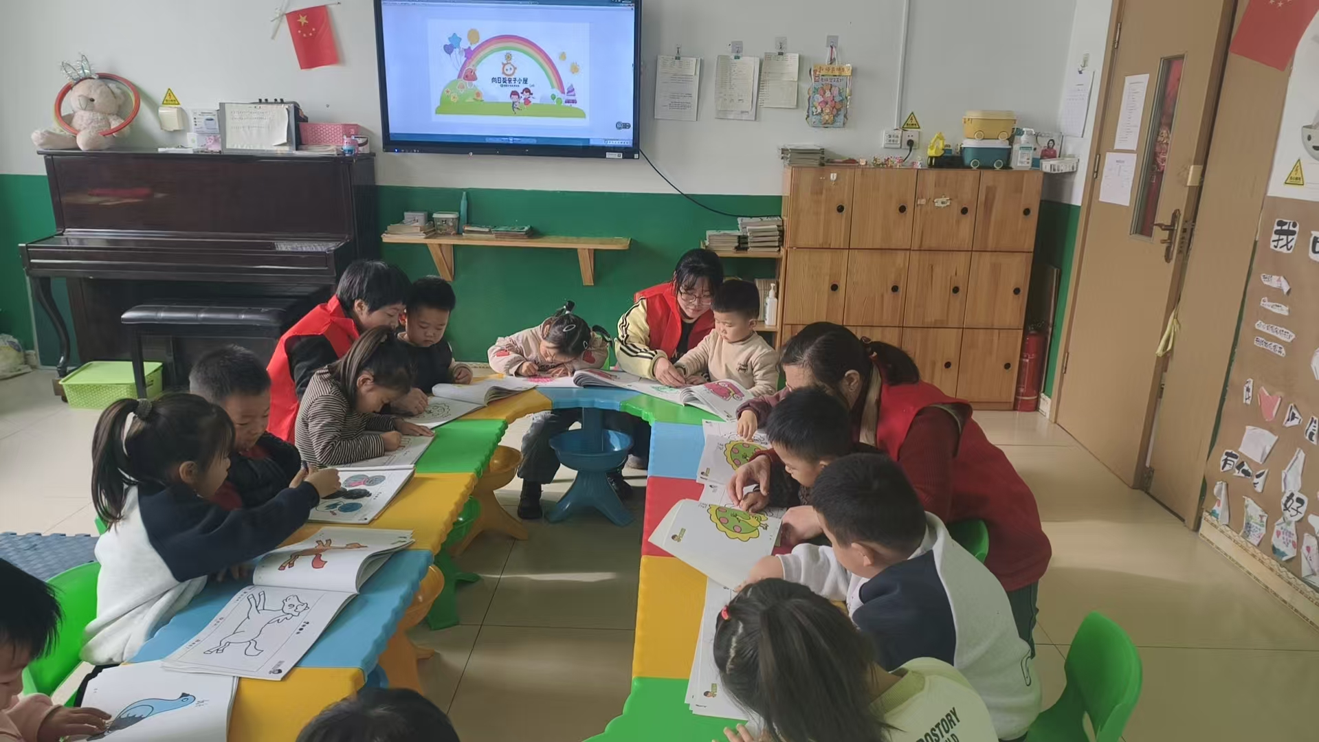 画笔绘温情 陪伴筑心桥—向日葵亲子小屋亲子绘画活动圆满落幕​