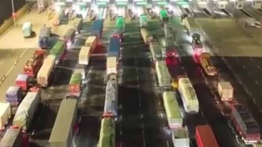 封关后第一批！198公斤椰子油享免关税政策出岛