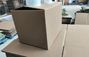 国家邮政局：我国快递包装绿色转型加快，年回收复用纸箱超8亿个