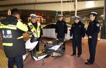 深夜出击！菏泽交警重拳整治改装电摩，守护市民安宁