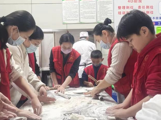 滨州市星火公益事业发展中心：爱心水饺暖夕阳 星火公益传温情