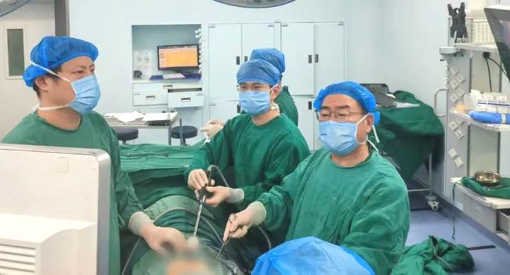 罕见“镜面人”患肺癌，医生“反向拆弹”解难题