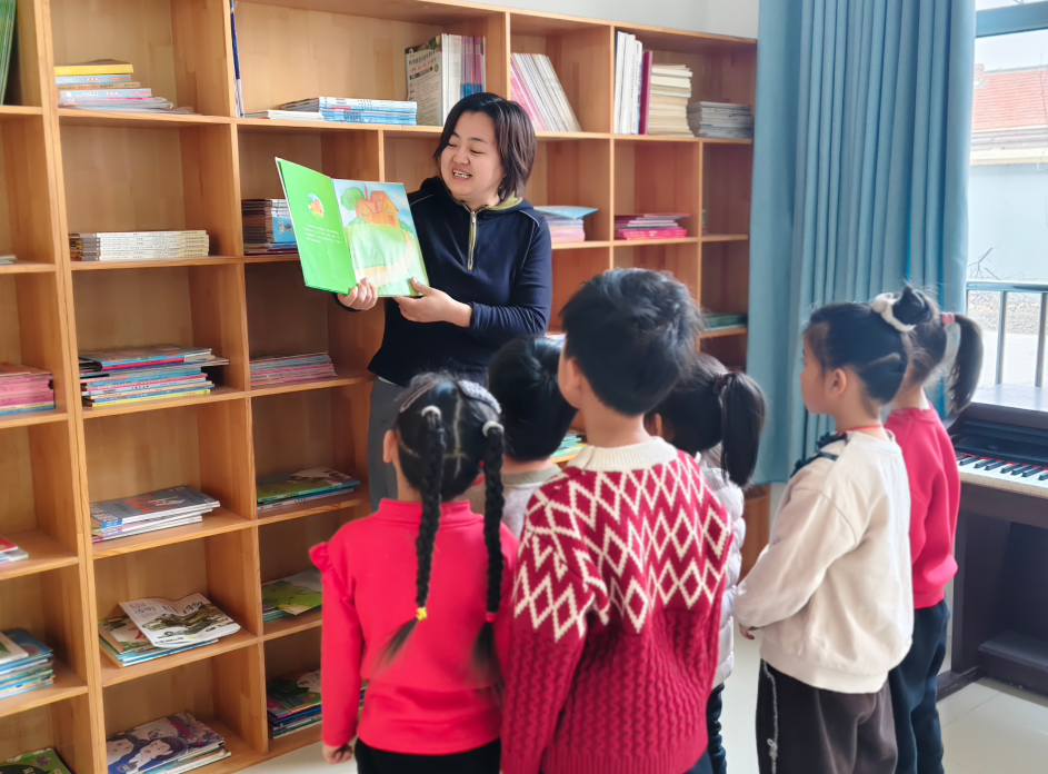 书香润童心，阅读伴成长