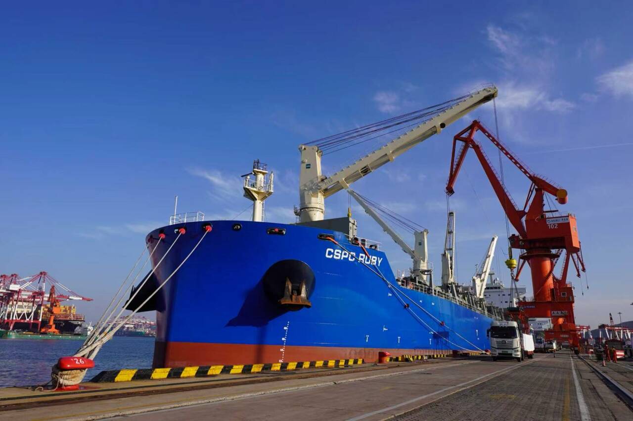 山东港口青岛港第5次刷新纸浆昼夜接卸世界纪录