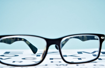 近视的人不戴眼镜，时间久了会怎么样？