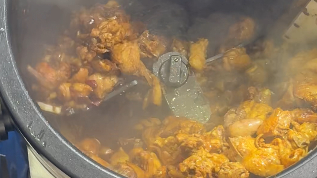 机器“厨神”现炒辣子鸡！齐风“鲁”韵·山东鲁菜争霸赛启幕