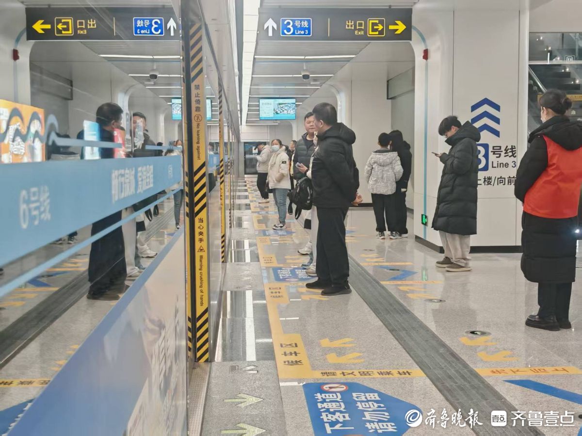 济南市民争相体验！首班地铁6号线一座难求