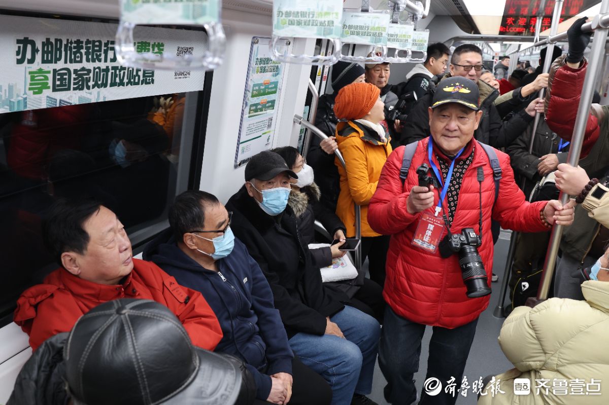济南地铁三线齐开，摄影家们记录历史时刻