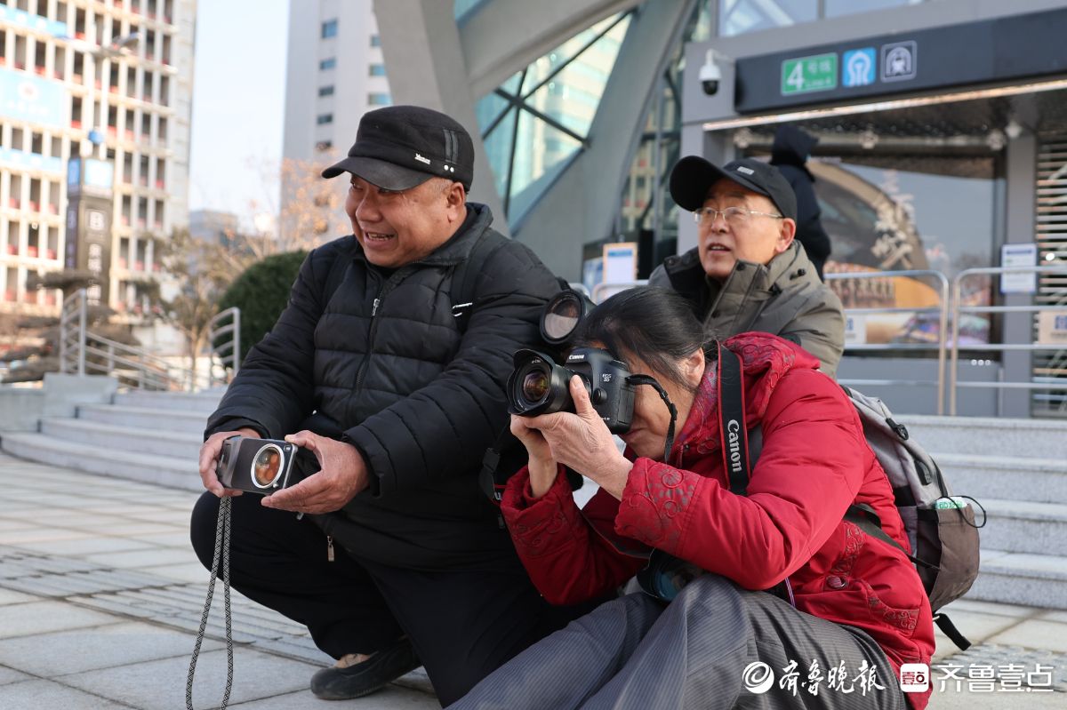 济南地铁三线齐开，摄影家们记录历史时刻