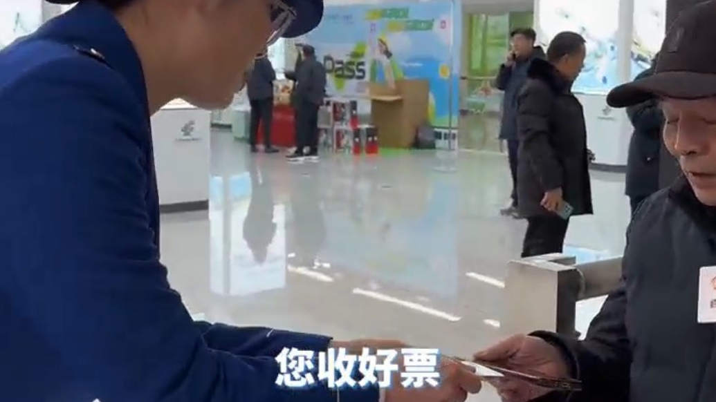 果然视频|全国60岁以上老人在济南都能免费坐地铁，身份证能直接换票