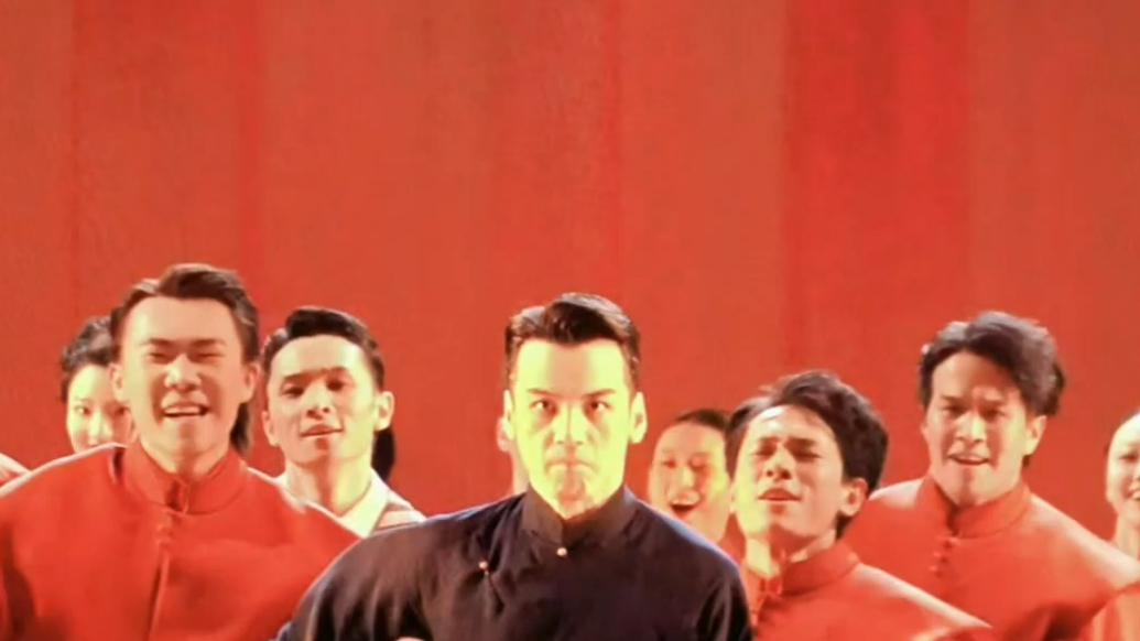 果然视频|舞剧《大染坊》谢幕全员跳鼓子秧歌，观众直呼太燃了