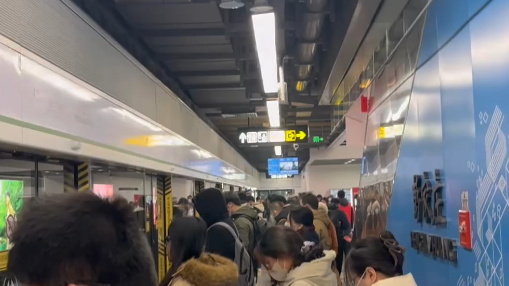 地铁通泉城|4号线首个早高峰，东头第二站座位已坐满