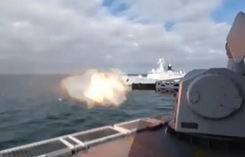 东部战区位台岛南北两端开展对海突击、防空反潜等科目演练