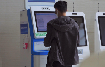 追光2025·万象｜医疗行业喜忧交织