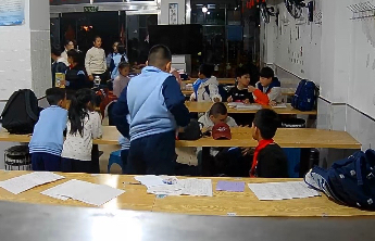 掐人中、抱怀中！乳山小饭桌负责人5分钟紧急救援护娃平安