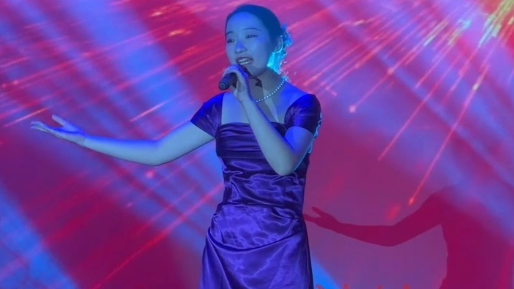 果然视频丨泰安三中新校2026元旦晚会，学生演唱《大地飞歌》