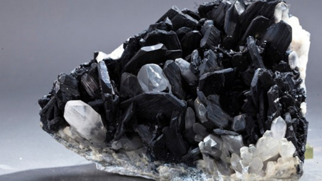 果然财经|贵金属全线回调！钨价暴涨超200%，成去年最牛品种