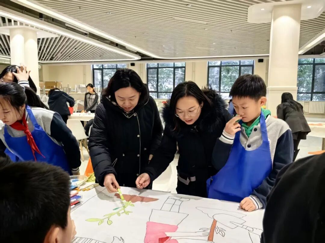 美育润心田！济南高新区瀚阳学校举办劳动主题长卷创作活动