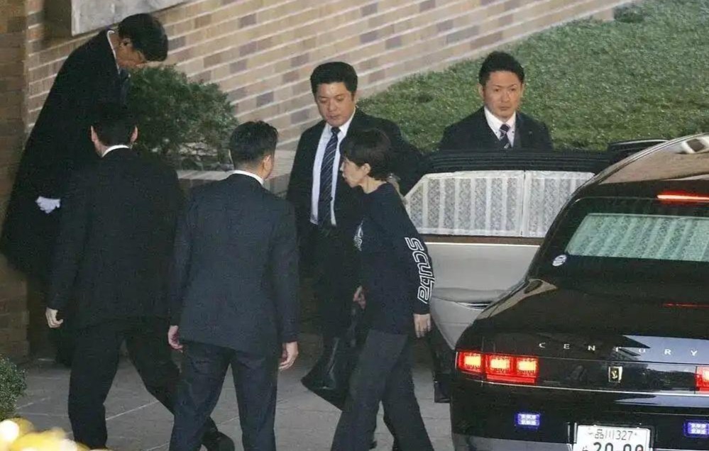 透视东瀛|新年前夕搬进“闹鬼”的公邸，高市早苗遇到鬼魂了吗