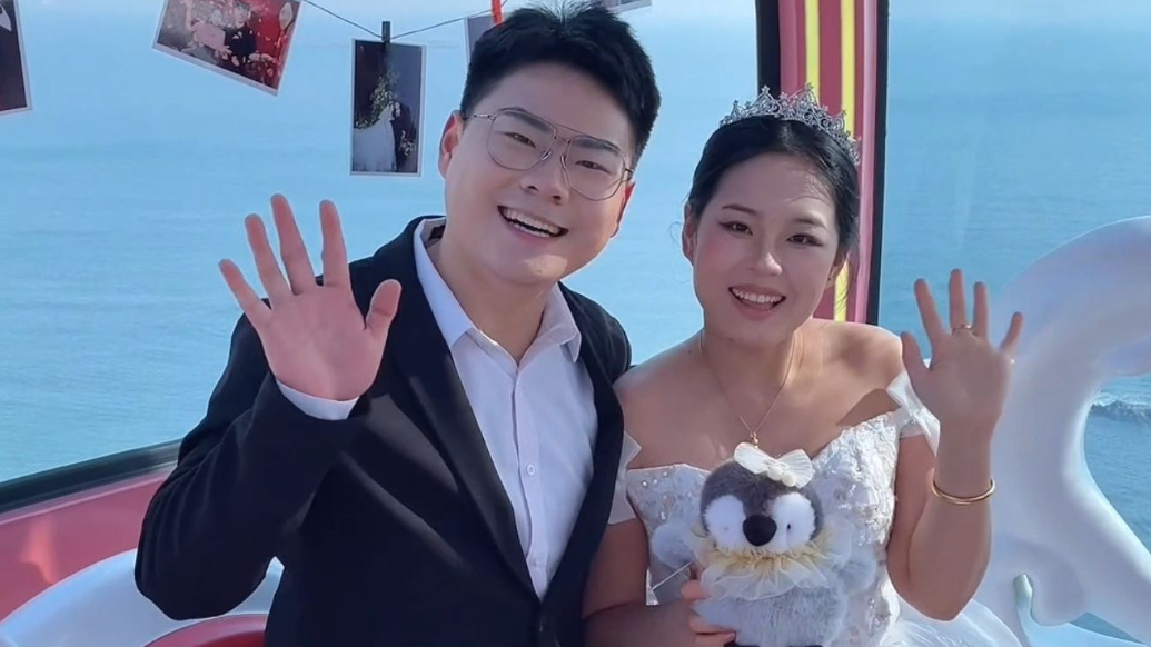 果然视频丨66米高空许下山海之约！青岛极地举办摩天轮集体婚礼