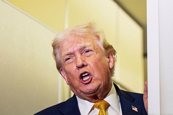 特朗普接连向多国发出威胁