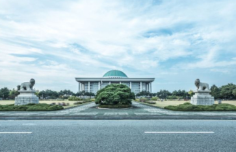 韩国执政党68名议员谴责美国对委军事行动“冲击国际秩序”