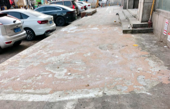 情报站·随手拍|街道迅速响应！济南泉城路一处污水垃圾及时清理