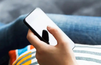 章泽天谈子女教育：完全不给看社交媒体，越晚越好！专家证实