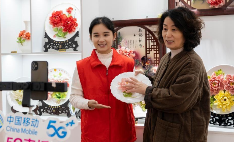 菏风鲁艺｜瓷韵凝香—非遗牡丹瓷在数智时代绽新颜