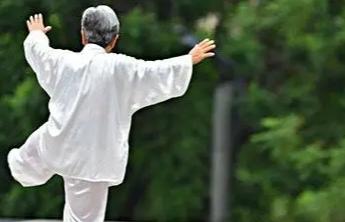 针灸强筋健骨，减少跌倒风险