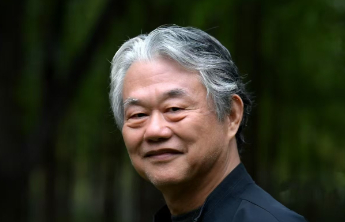 以潇洒书风骨 融传统入新境   ——吴耀书法艺术的传承与突破