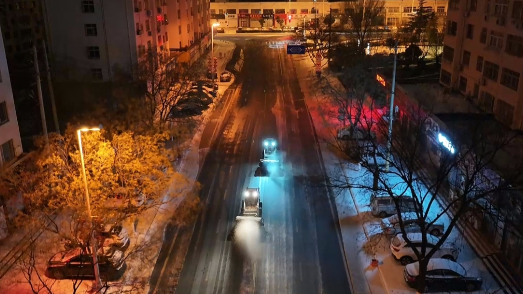 果然视频丨昼夜奋战清积雪！即墨环卫1500余人次保障道路畅通