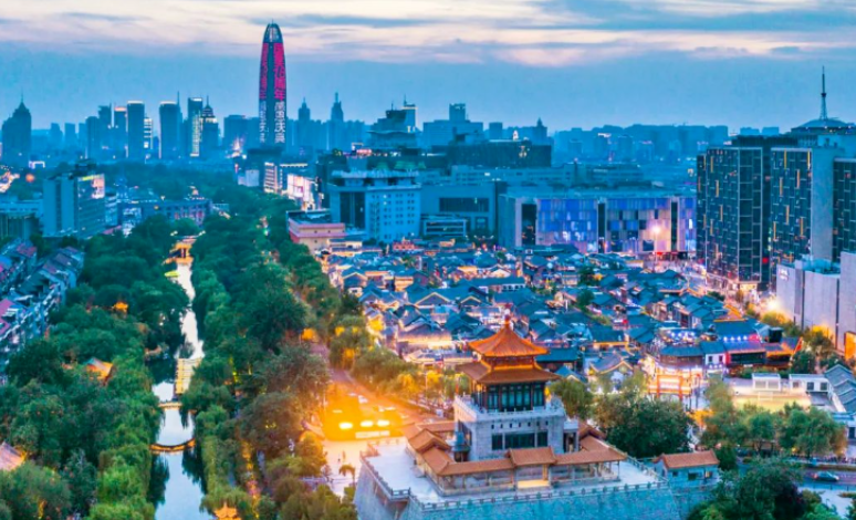 济南去年GDP预计超过1.4万亿元，今年预期目标增长5%以上