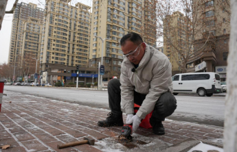 十个月陆续清理“隐患”，聊城“拔钉哥”走红，引发城市守护接力