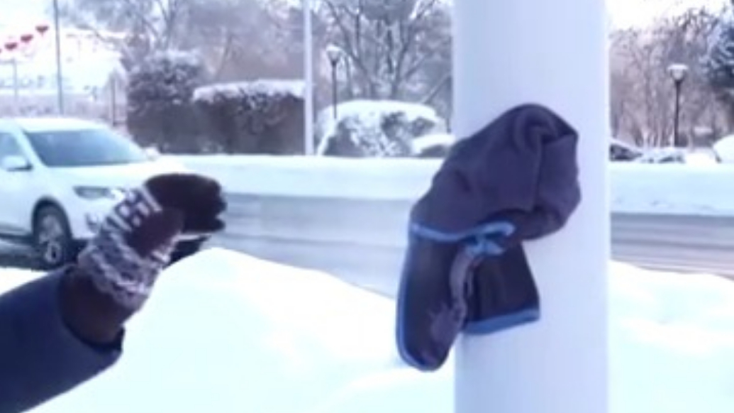 -34℃！毛巾一秒粘柱子，网友：冬天不能舔栏杆原因找到了