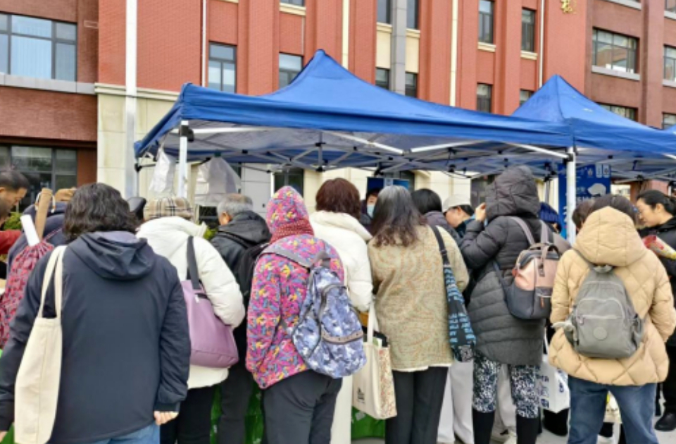 “齐鲁农超”携优质鲁品亮相老干部迎春活动周