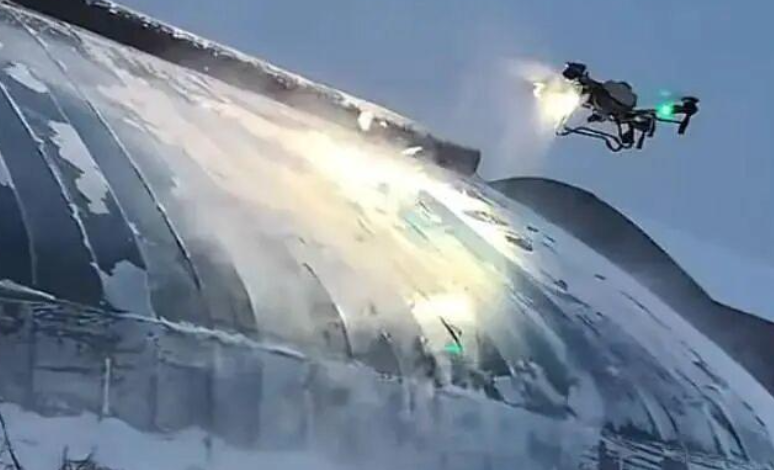 雪天出租无人机给大棚和厂房除雪，多地飞手称生意火爆