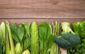 别只盯着萝卜白菜！这4种绿叶菜适合冬天吃