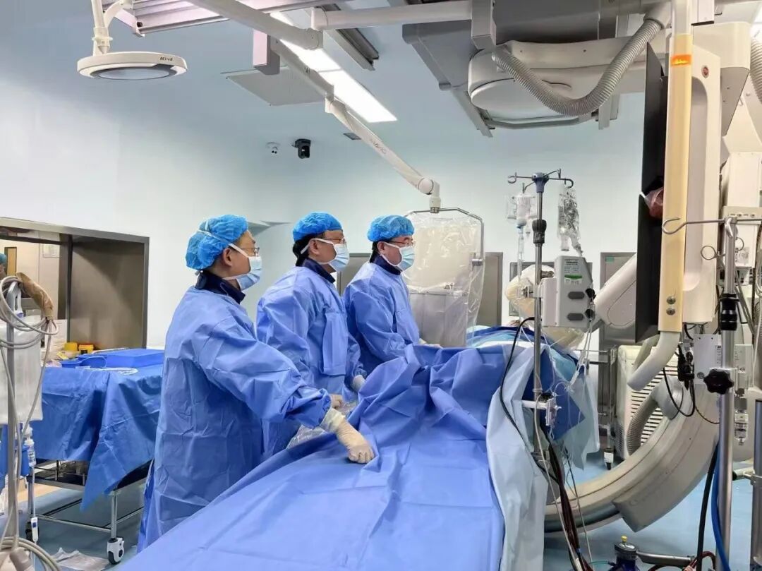 济医附院实施ECMO+IABP双“擎”护航，高危患者重获新生