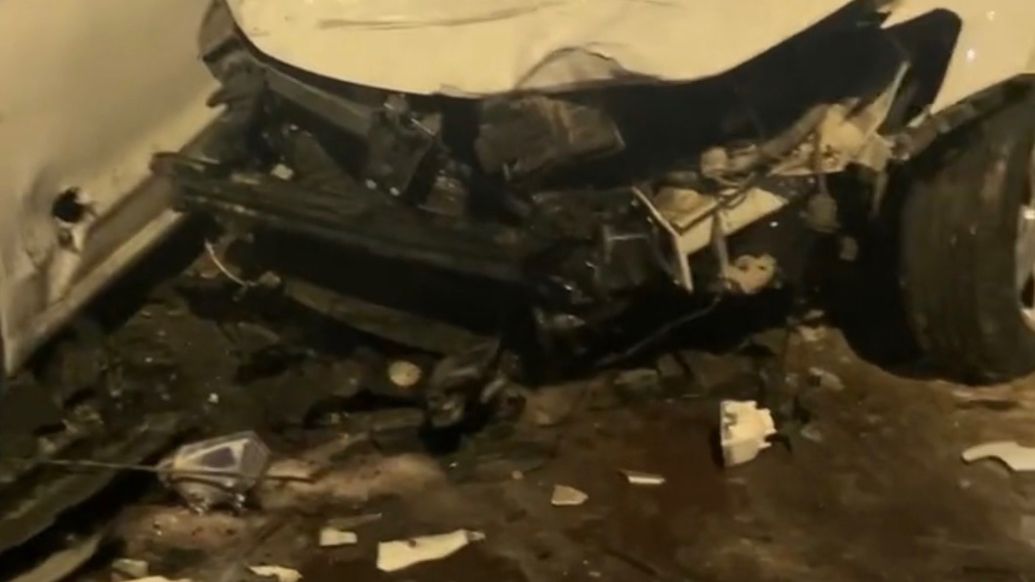 果然视频|辽宁一停车场多车被撞受损，辖区交警：正在调查