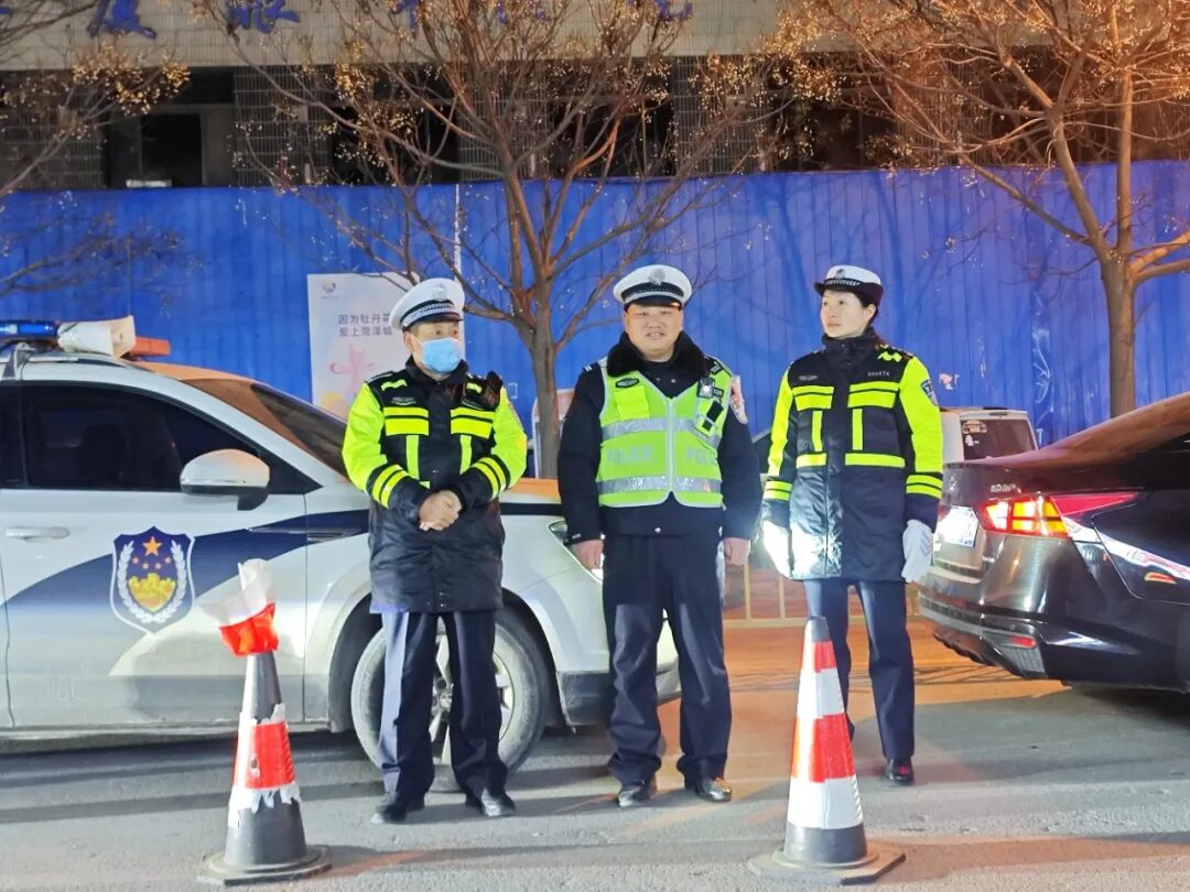 零度坚守，严查酒驾！牡丹交警护路畅