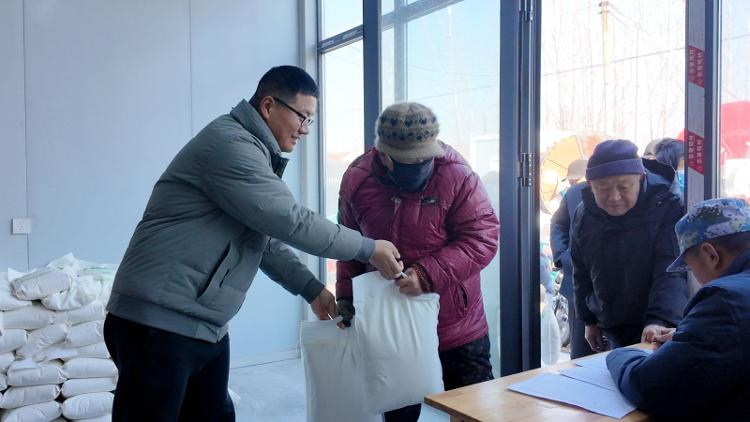 滨州市邹平市焦桥镇：分红分面迎新春 党建引领富乡亲