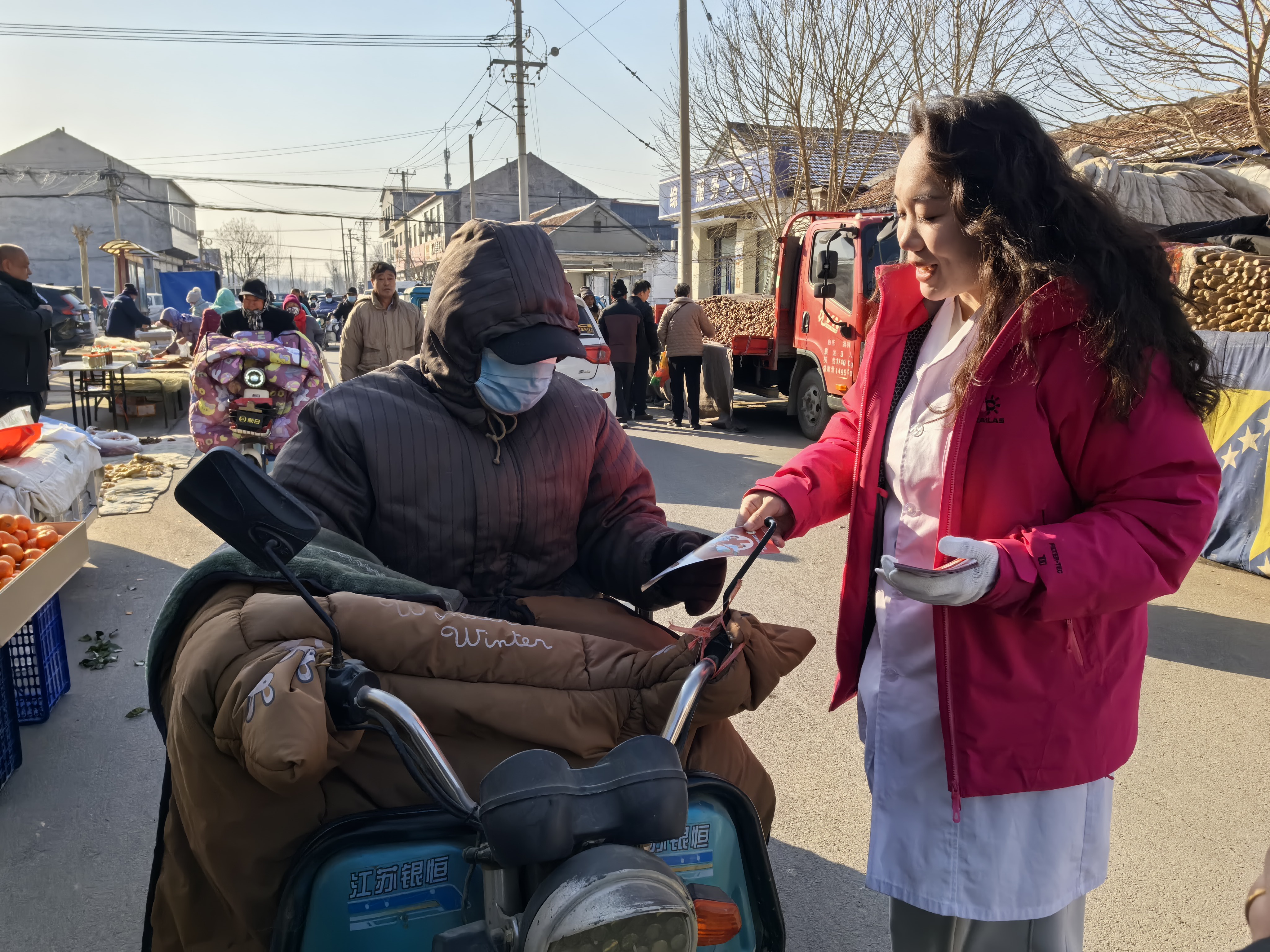 阳信县洋湖乡卫生院开展控烟防艾知识宣传活动
