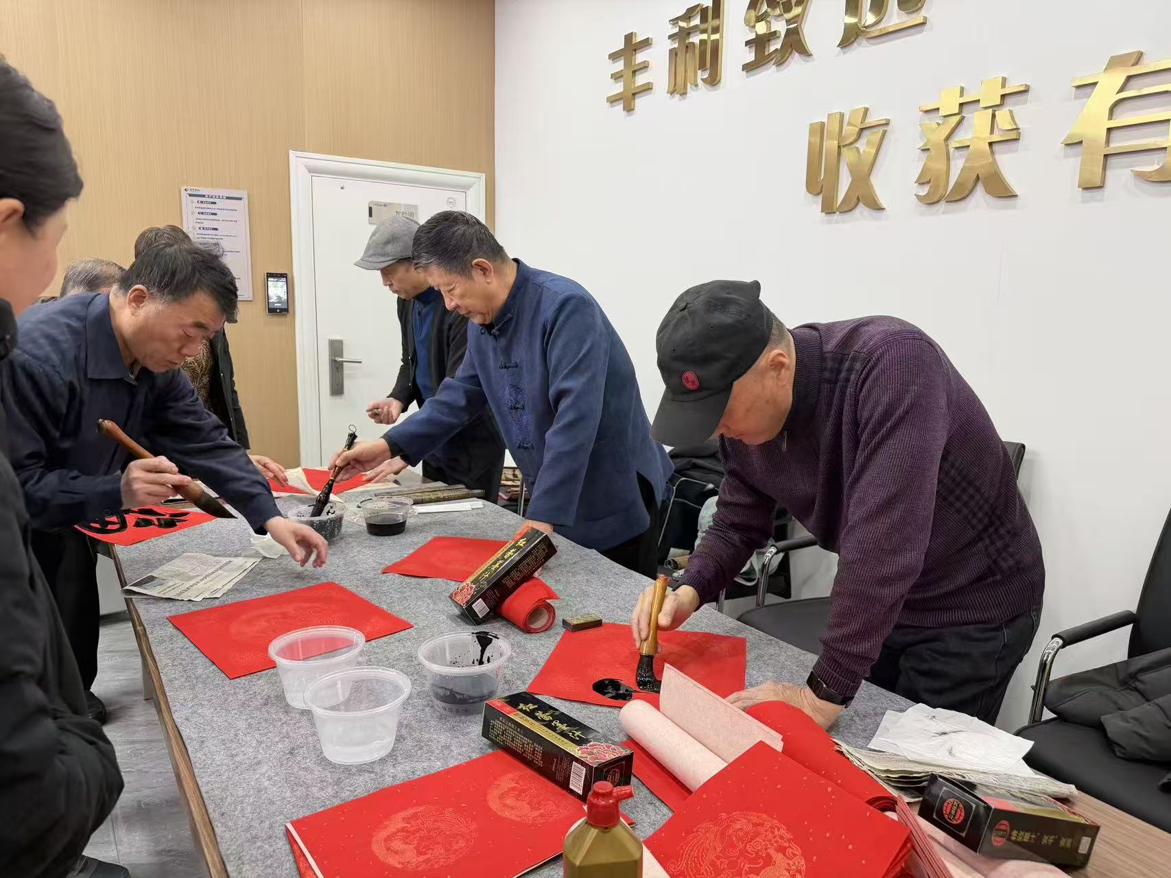 恒丰银行东城支行开展迎春送福主题活动