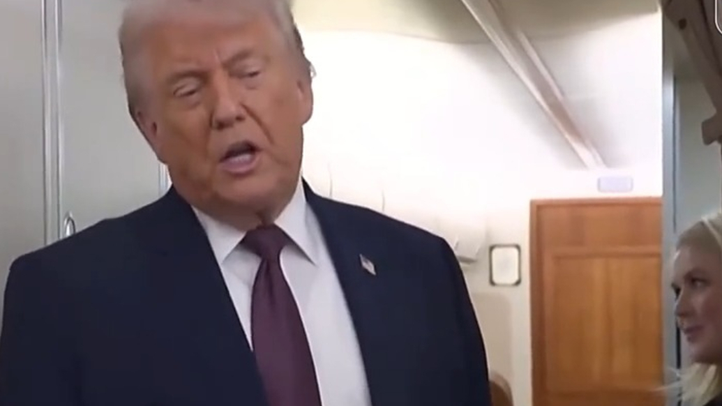 美总统对伊朗发出军事和经济威胁