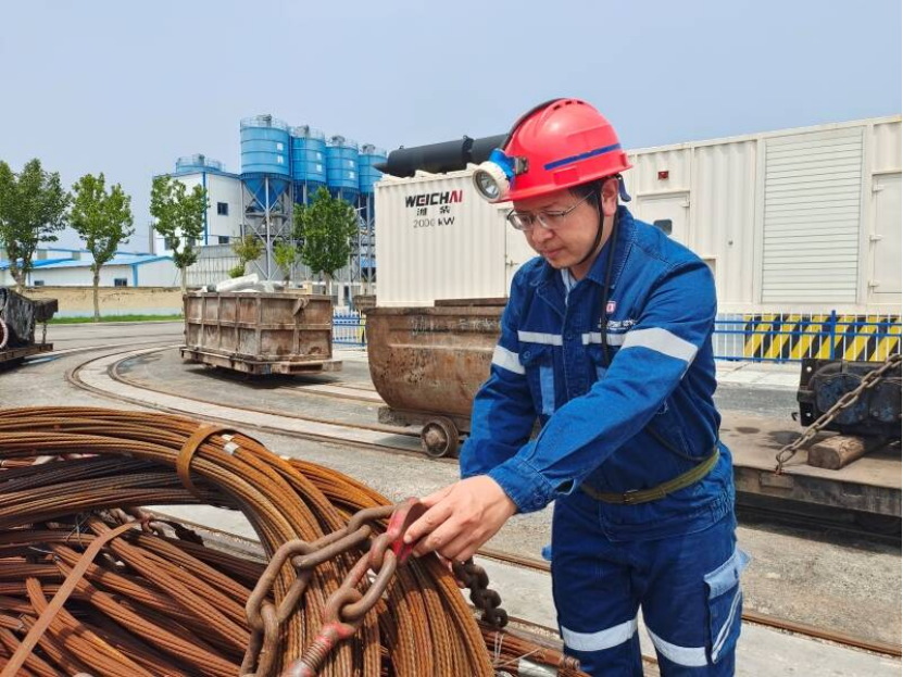 李晓：机电战线显身手 先锋本色写担当